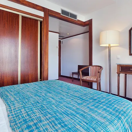 Lux Mundi 3*